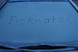  Reif auf Autoscheibe