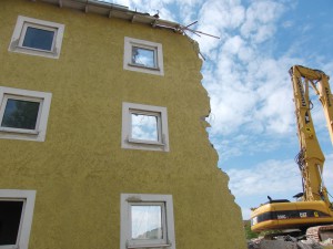 Schönwetter Fenster beim Hausabruch Schönwetter Fenster beim Hausabruch
