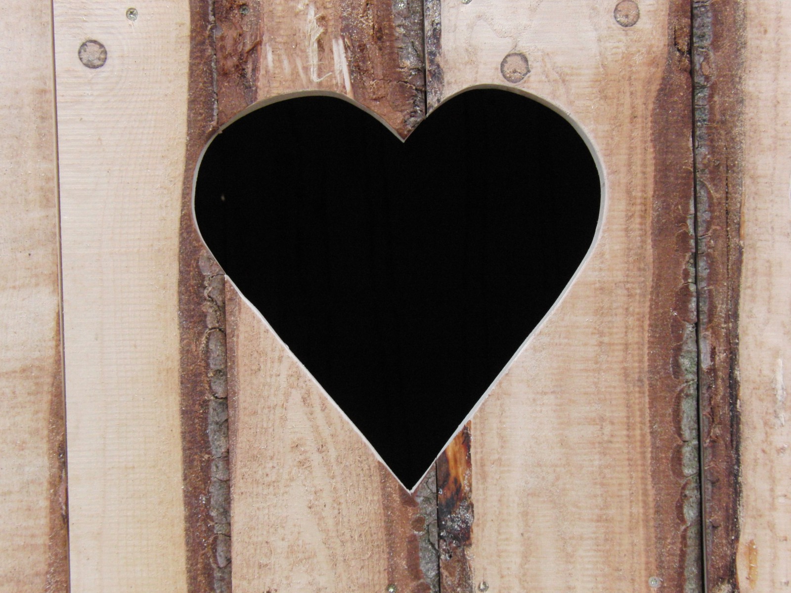 Holzwand mit Herz Holzwand mit Herz