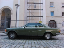 Grüner Mercedes 280 CE